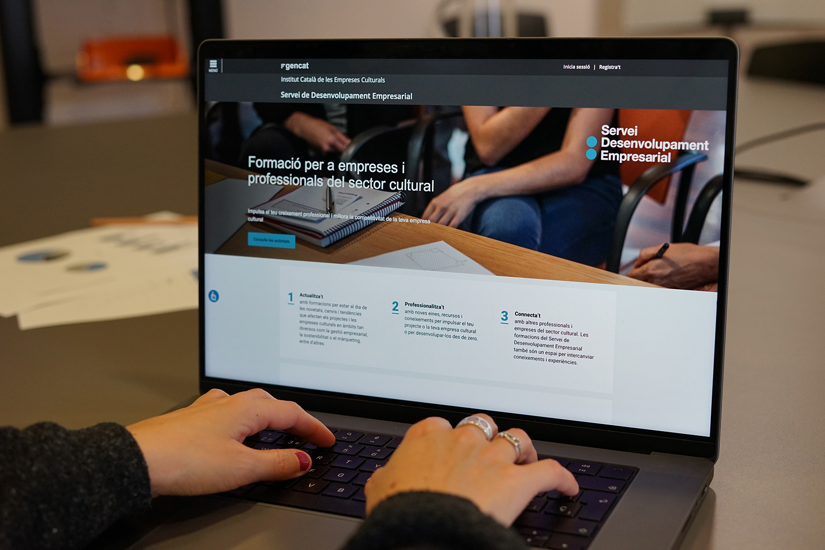 Fluxos de treball i automatitzacions amb IA